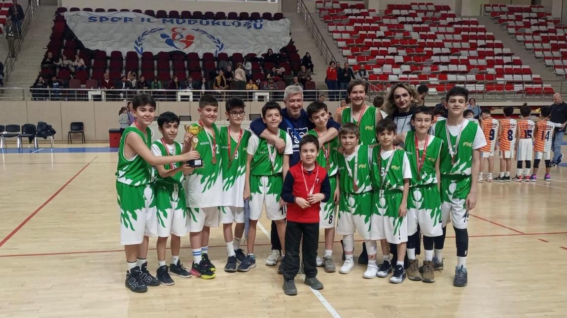 Okulumuz Küçük Erkek  Basketbol Takımı Eskişehir 4.sü