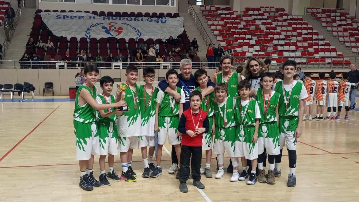 Okulumuz Küçük Erkek  Basketbol Takımı Eskişehir 4. sü