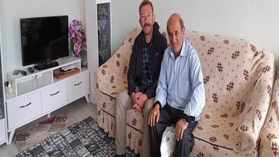Okul müdürümüz Ahmet Berberler Kıbrıs Gazisi Sayın Selman ÇELIK ve Ailesini Ziyareti